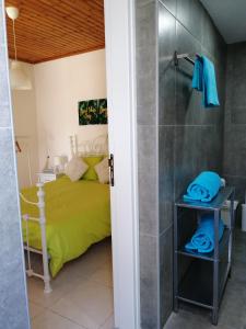 Letto o letti in una camera di Lemon Tree Courtyard