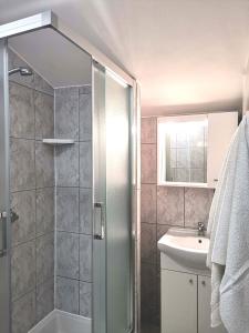 Łazienka w obiekcie Apartments Ana Medulin