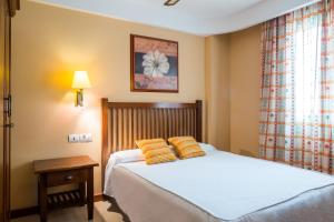 Postel nebo postele na pokoji v ubytování Aparthotel El Galeón