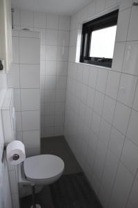 Et badeværelse på Bleyendaal aan Zee + 14 billeder