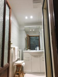 A bathroom at Casa Mario Lupo - Apartments and Rooms