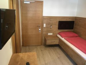 Postel nebo postele na pokoji v ubytování Hotel Sonnenheim