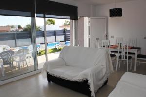 Posedenie v ubytovaní Riumar "Marc", 550m to beach, private pool, On-Site-Service, dog beach