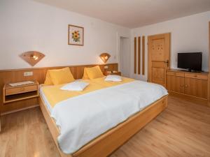 Voodi või voodid majutusasutuse Pension Moser toas