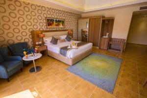 Pickalbatros Aqua Blu Sharm El Sheikh客房内的一张或多张床位