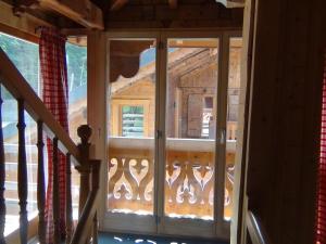 Svalir eða verönd á Chalet Suisse Bed and Breakfast