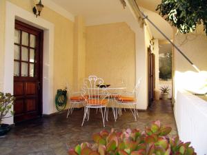 a patio with a table and chairs and a door at artística in Ermioni