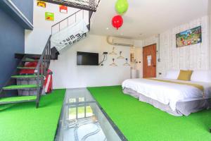 Ein Bett oder Betten in einem Zimmer der Unterkunft 綠寶石休閒農場 其他房型請加Line