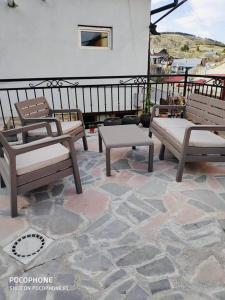 Rõdu või terrass majutusasutuses Hotel Terrace Rabath