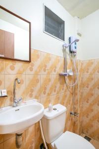 Kylpyhuone majoituspaikassa Conrado's Apartelle