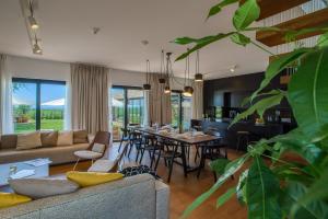 Posezení v ubytování Yellow Tree Jurici Home & Spa