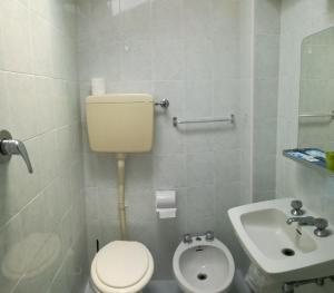 A bathroom at Villa Lauda B&B