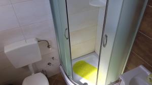 Koupelna v ubytování Apartments Roko Kolinda