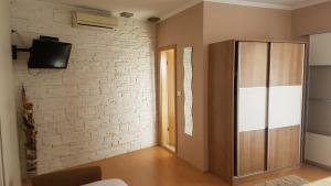 TV a/nebo společenská místnost v ubytování Apartments Roko Kolinda