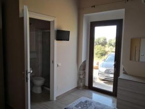 TV a/nebo společenská místnost v ubytování B&B GLI ULIVI + 31 fotografií