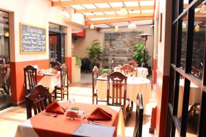 Ресторан / где поесть в El Peregrino Apart Hotel