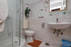 Koupelna v ubytování Apartment Gojak Mišo Alen + 27 fotografií