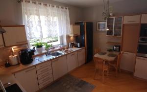 Η κουζίνα ή μικρή κουζίνα στο Willa Na Wzgórzu