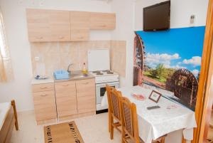 Cuisine ou kitchenette dans l'établissement Slobo Apartment