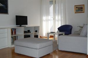 TV a/nebo společenská místnost v ubytování Apartment Definis