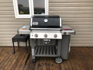 een grill op een veranda bij PEI Cottage Rental in Borden-Carleton