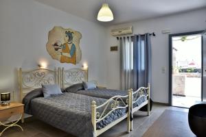 Postel nebo postele na pokoji v ubytování Kafouros Hotel