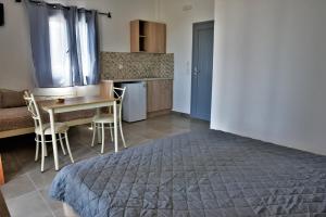 Kuhinja oz. manjša kuhinja v nastanitvi Kafouros Hotel