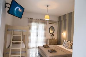A bed or beds in a room at Sunset Apartments