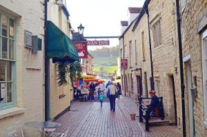 Galeriebild der Unterkunft Cotswolds Valleys Accommodation - Medieval Hall - Exclusive use character three bedroom holiday apartment in Stroud