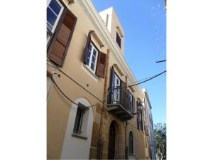 a building with a balcony on the side of it at Dimora Tipica in Marsala
