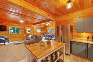 Gallery image of Cabernet Cabin in Guerneville