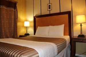 Postel nebo postele na pokoji v ubytování Plaza Motel