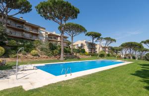 Bazén v ubytování Bell Mar - Despierta con la brisa marina en este apartamento de la Costa Brava nebo v jeho okolí