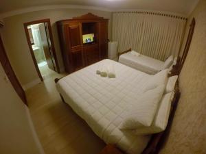 Una cama o camas en una habitación de Hotel Staufenberg