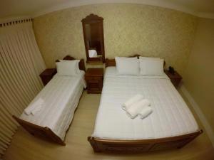 Una cama o camas en una habitación de Hotel Staufenberg