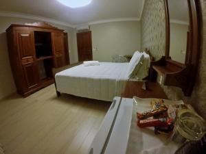Una cama o camas en una habitación de Hotel Staufenberg