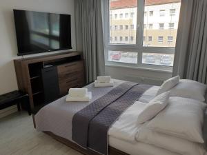 Posteľ alebo postele v izbe v ubytovaní Apartmány Urban
