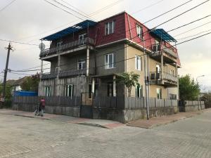 Το κτήριο όπου στεγάζεται  ο ξενώνας