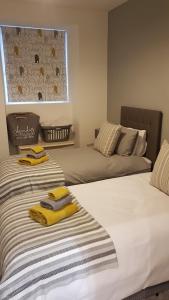 A bed or beds in a room at Nant Apartment - Ground Floor