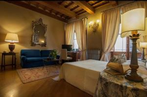 A bed or beds in a room at Capri Moon Guest House