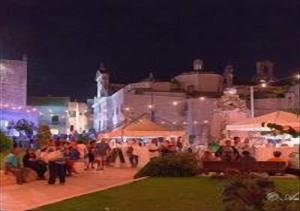 a group of people standing in front of a building at night at Casa Magnolia in Montalbano