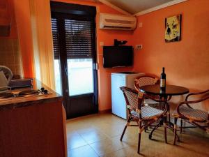 TV a/nebo společenská místnost v ubytování Villa Budvanka Guesthouse