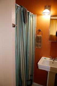 A bathroom at Mancos Inn