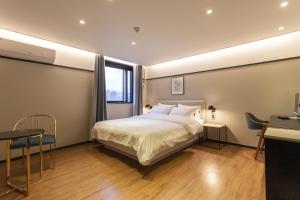 Postel nebo postele na pokoji v ubytování BrownDot Hotel Centum
