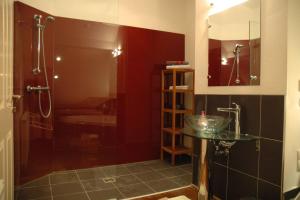 Kúpeľňa v ubytovaní Ruhige, große Ferienwohnung am Mühlberg, Stadtrand + 13 fotografií