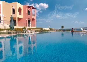 Bazén v ubytování Hotel Alizé nebo v jeho okolí
