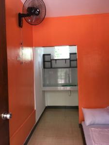 Postel nebo postele na pokoji v ubytování Panglao Rainbow Inn