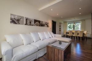 A seating area at Classy Apartment - Telgárt Resort