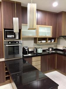 A kitchen or kitchenette at The oasis
