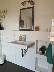 Koupelna v ubytování Apartment Ferienwohnung Emmerthal auch für Monteure FeWo
